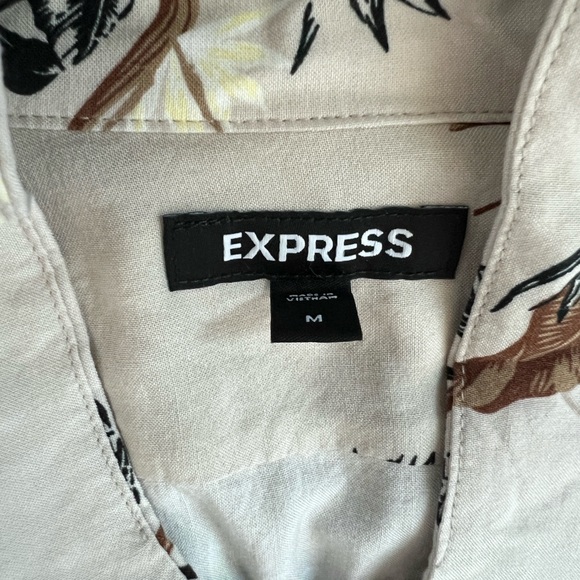 Express button up - Picture 3 of 3